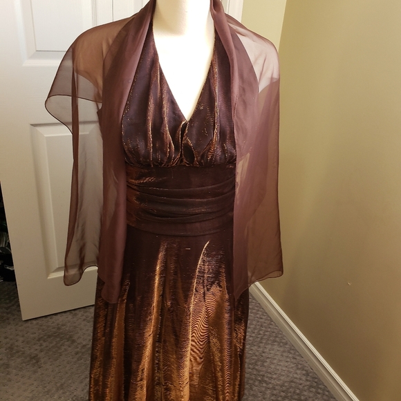 Gown - Picture 4 of 6